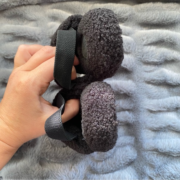 Cat & Jack Avi Single Strap Shearling Slippers - Picture 4 of 9